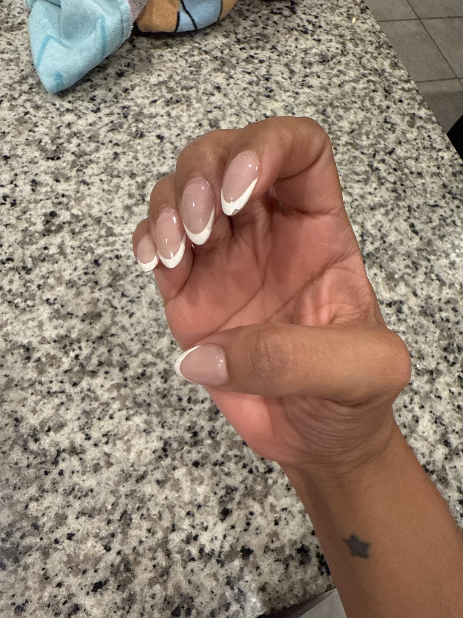 J NAILS BAR nail photo 2
